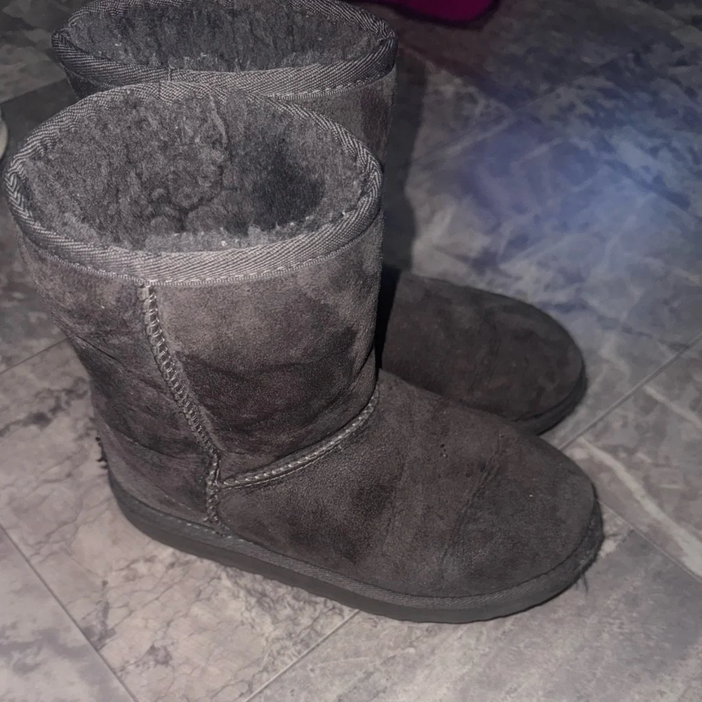 UGG Kids Classic II Charcoal Gray Suede Boots Little Kid Size 1